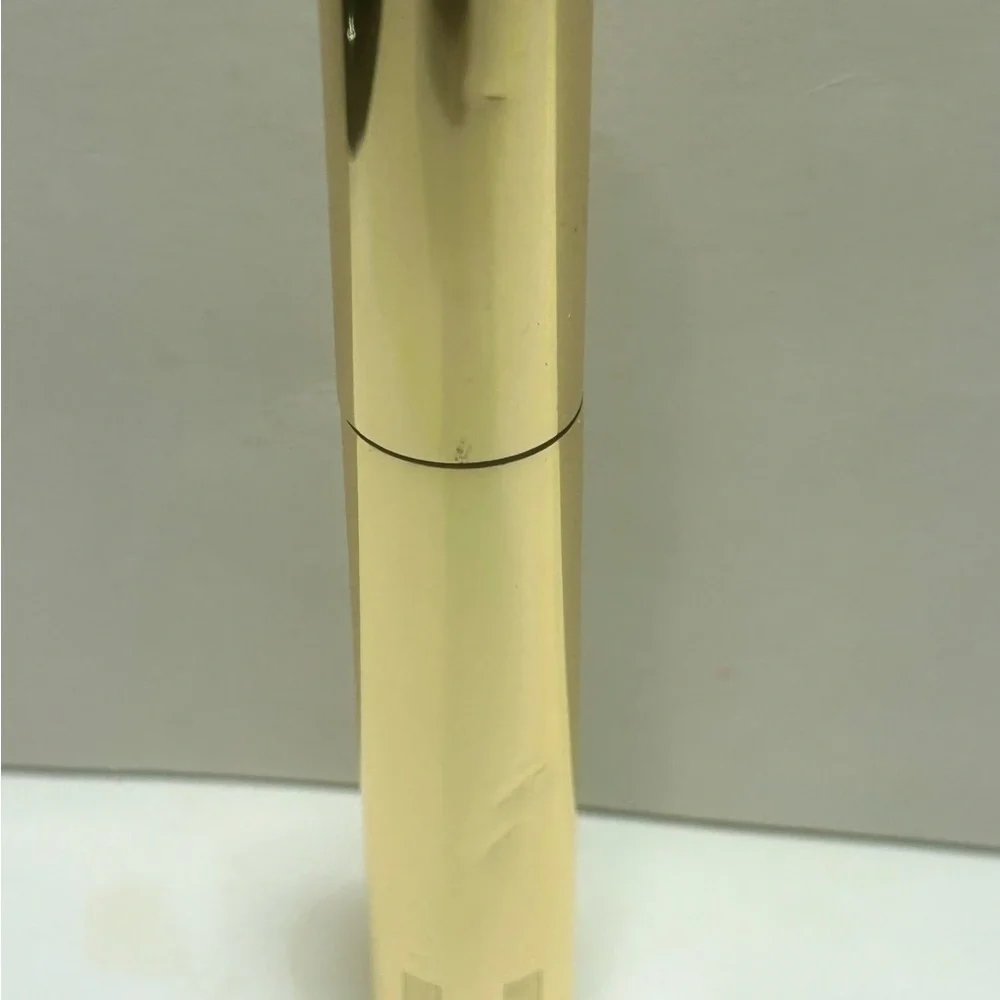 Hourglass tubing mascara